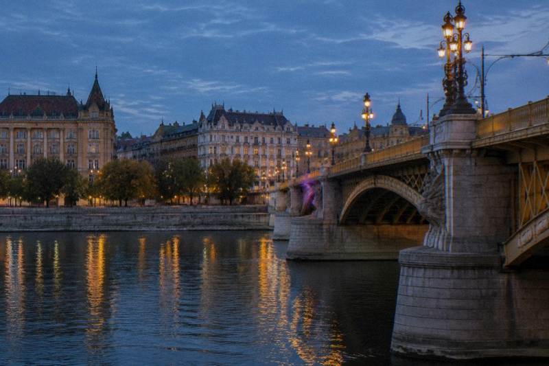 Budapest City Lights - A Starry Night in Budapest - Riverside of dreams!