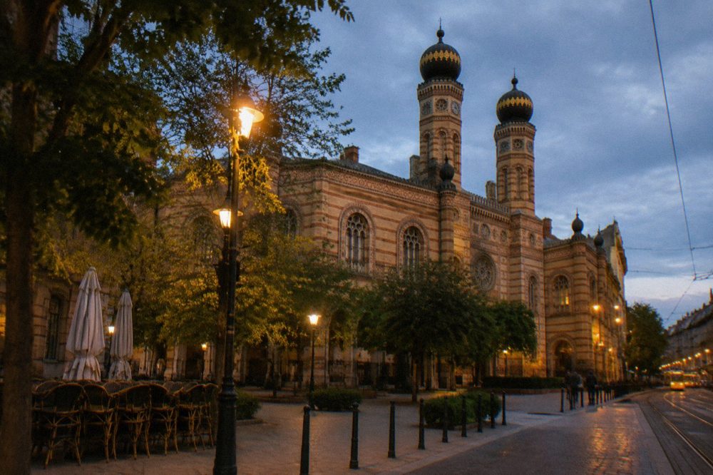 A street corner in the Budapest Jewish Quarter in the early evening
